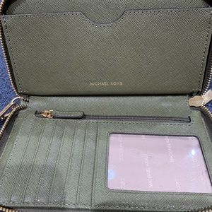 Michael Kors wallet, anti theft protection